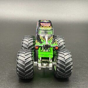 Hot Wheels Monster Jam Grave Digger 1:64 Diecast Monster Truck Black Green